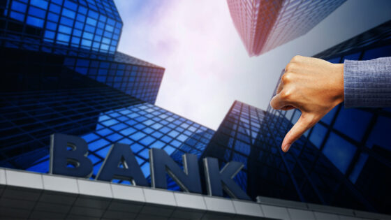 Sigue la crisis bancaria: Moody’s rebaja calificación crediticia de 10 bancos de EE. UU. 